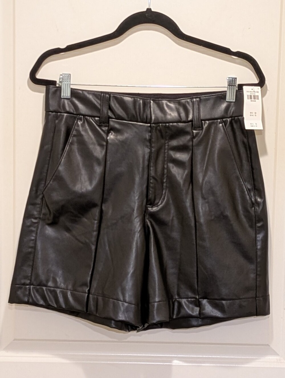 NWT Abercrombie & Fitch M Vegan Faux Leather Shorts